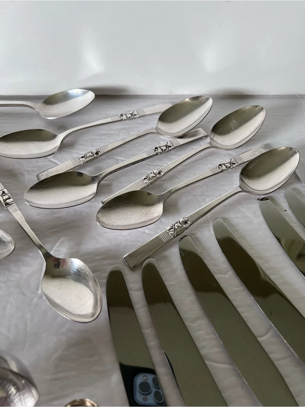 VTG Oneida Community Plate Flatware 34 Pcs Morning Star Pattern MCM Cutout 3D